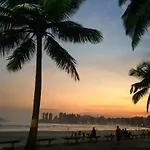 Apto A Poucos Metros Da Praia Da Enseada Com Wi-Fi