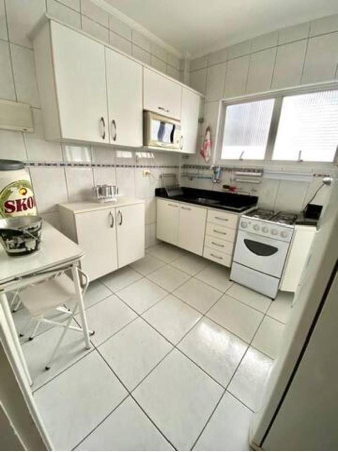 Apartamento Apto A Poucos Metros Da Da Enseada Com Wi-fi *